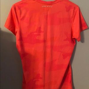 Under Armour Tops - Under Armour T-shirt Under Armour Tops - Under Armour T-shirt